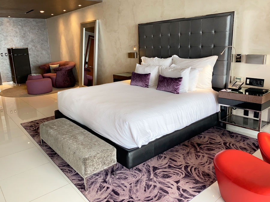 View inside the bedroom in Hotel Mousai