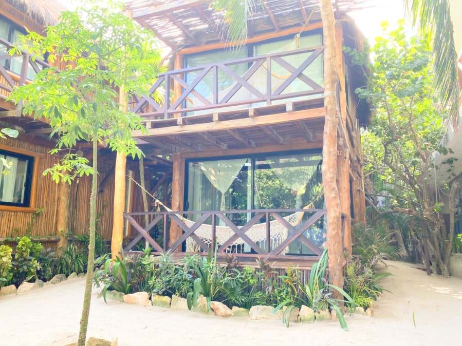 The exterior of one of the rooms in Hotelito Azul