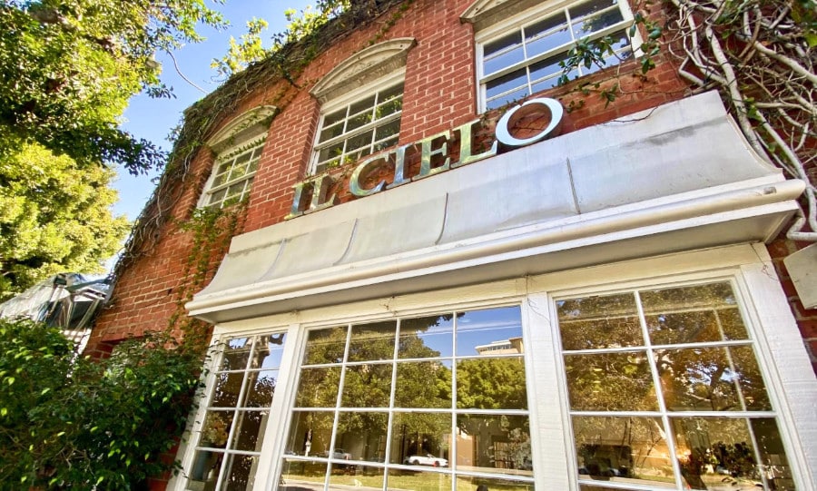 Exterior view of an old Italian-inspired restaurant of Il Cielo