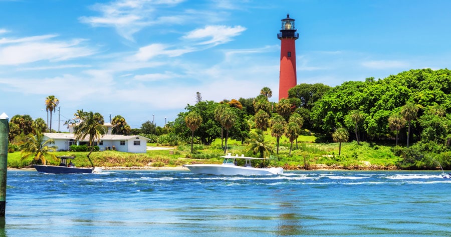 View of the Jupiter Inlet Lighthouse on a sunny day