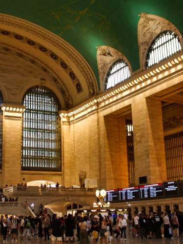 View of the crowd inside the Grand Central Station