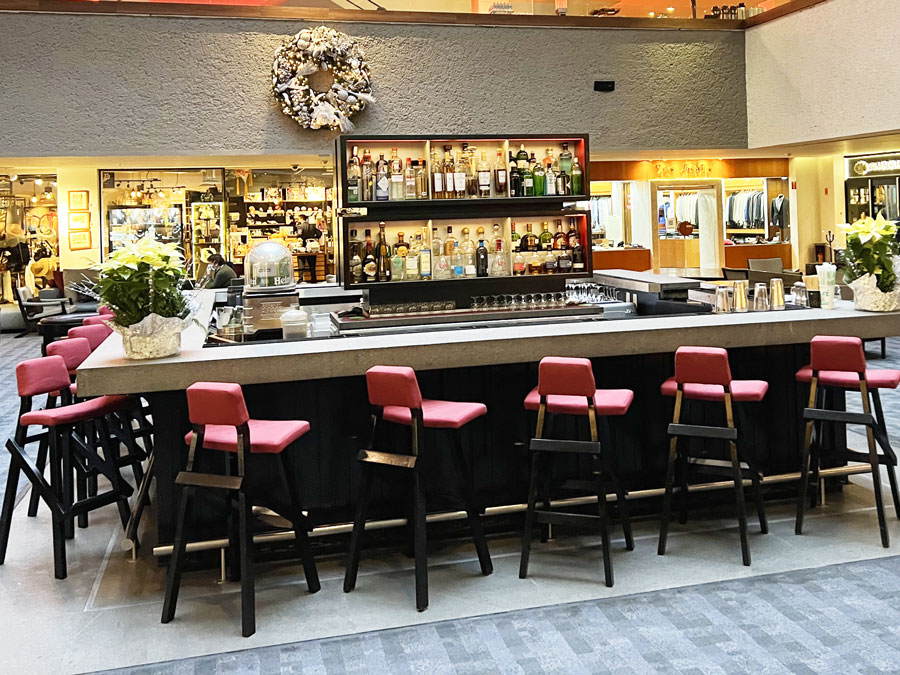 View of a bar in Intercontinental Presidente