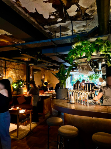 The people enjoying inside the restaurant of Goldin Notting Hill
