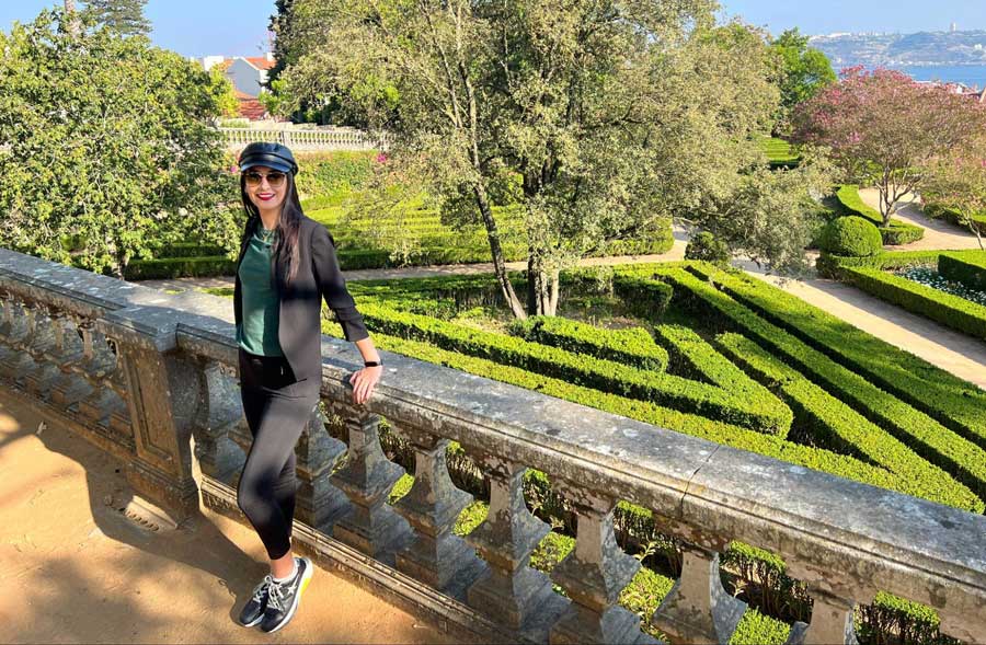 Clara smiling for a photo in Jardim Botânico d'Ajuda