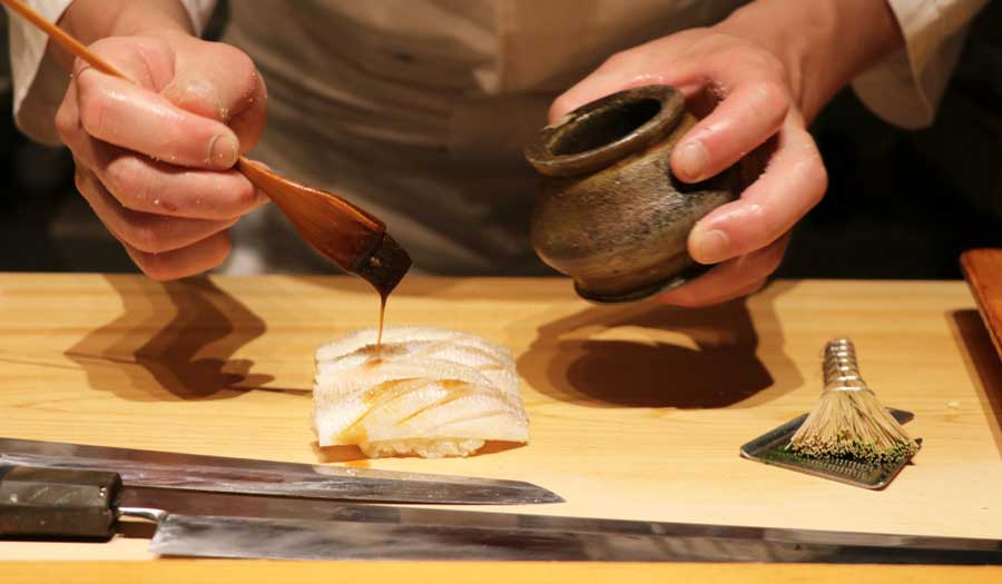 A chef preparing a sushi in Jeong
