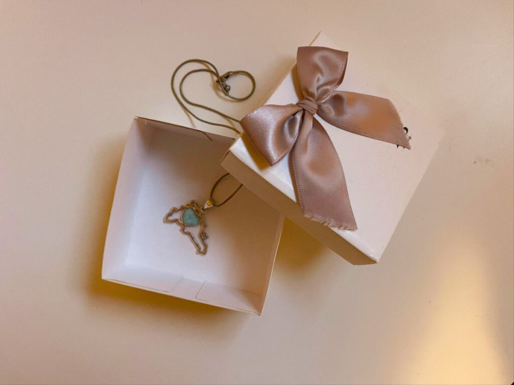 Closeup look of a jewelry inside the box from Museo de Larimar