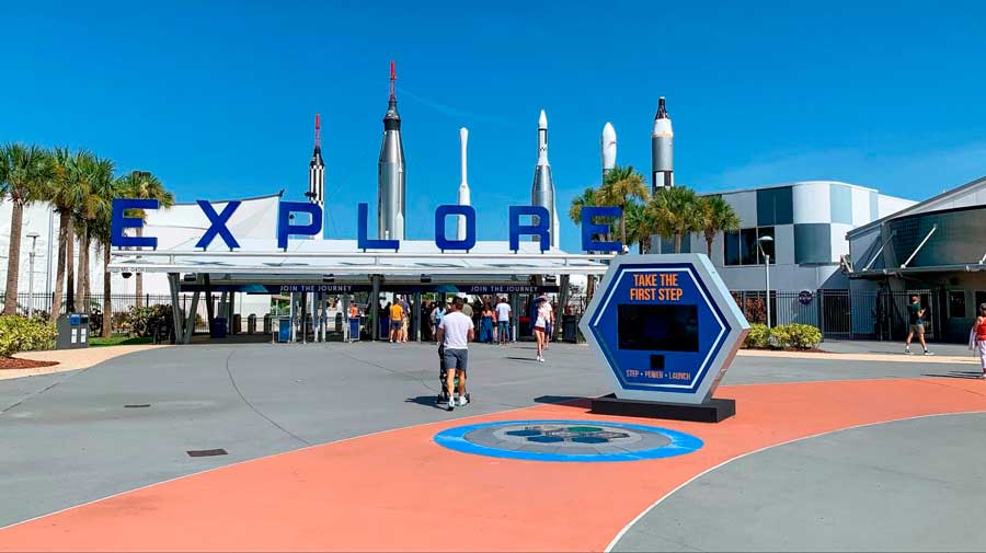 People walking to the entrance of Kennedy Space Center Visitor Complex