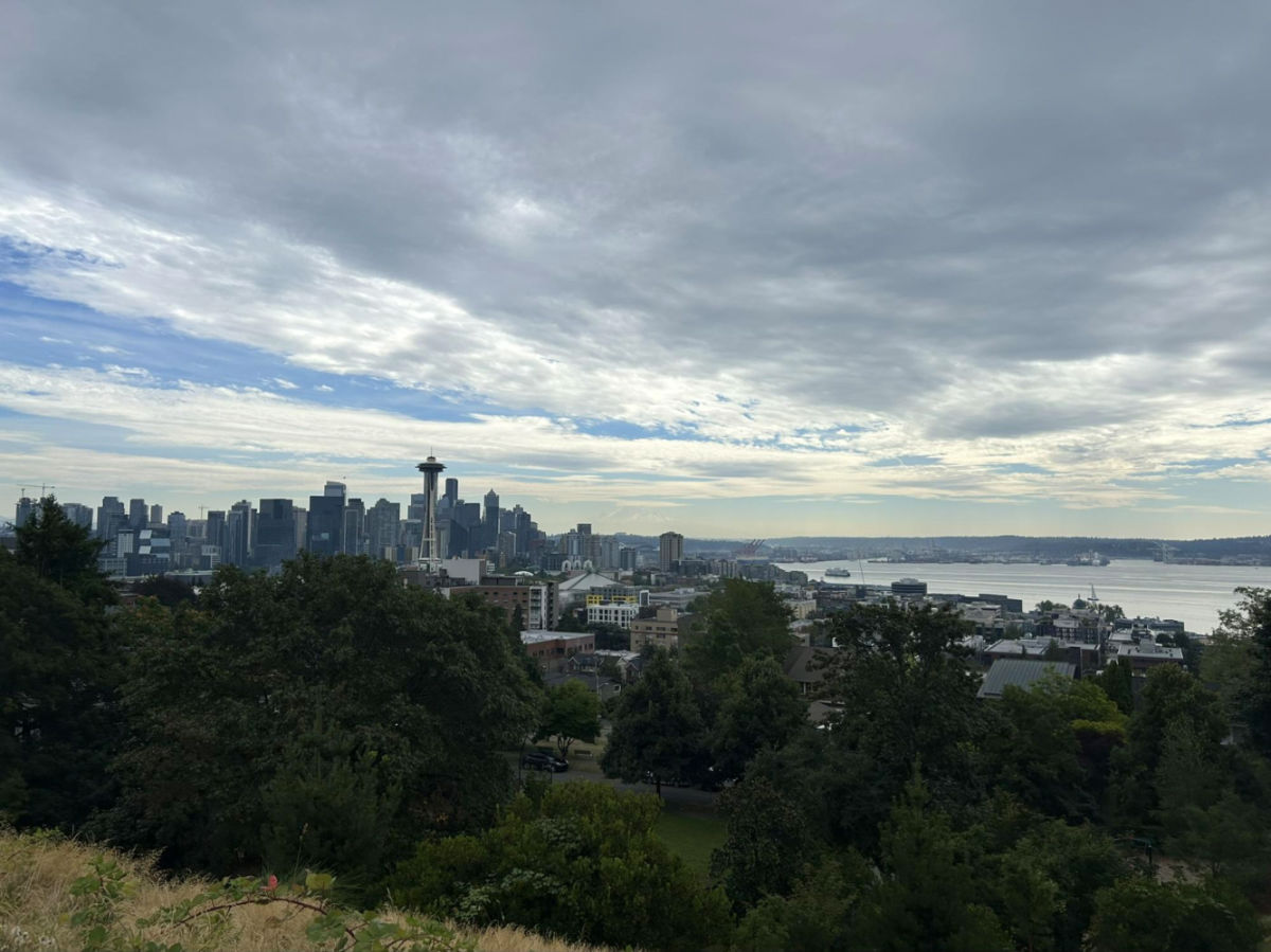Overlooking view of Seattle from Kerry Park on a cloudy day