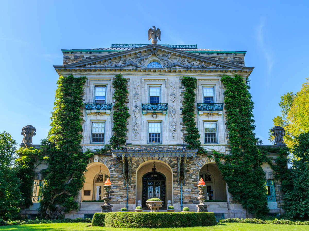Clear blue sky over the Kykuit, the Rockefeller Estate