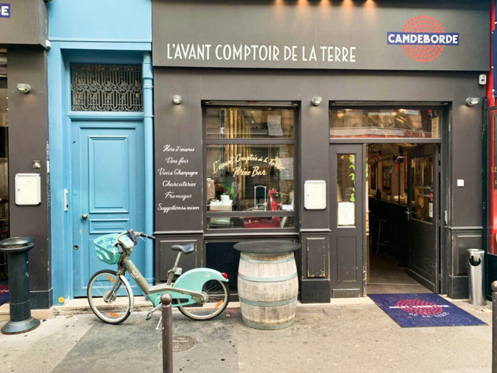 Dark themed exterior of L'Avant Comptoire de la Terre