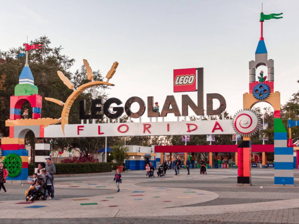 View of the people posing at the entrance arch sign of LEGOLAND Florida