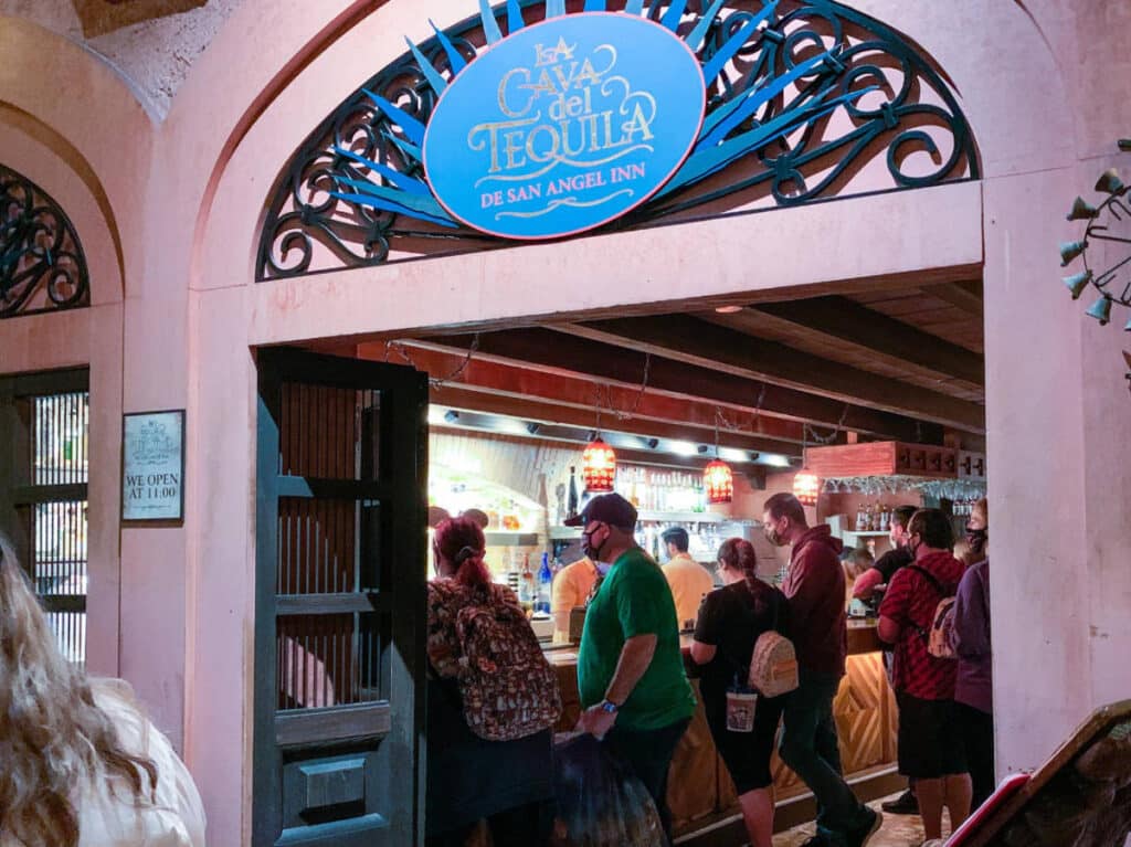 View of people from the entrance in La Cava del Tequila