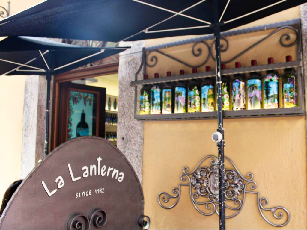 View of the La Lanterna signage in Bellagio