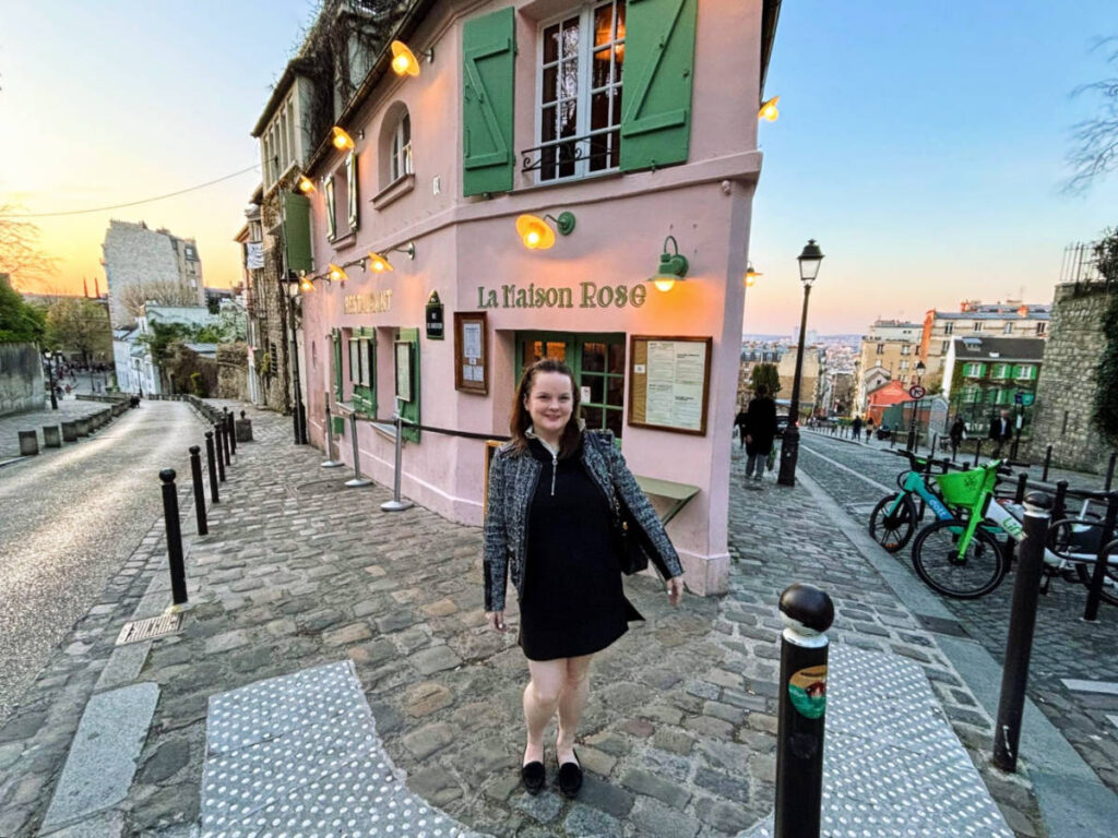 The author Rachel Kapelke-Dale in front of the La Maison Rose