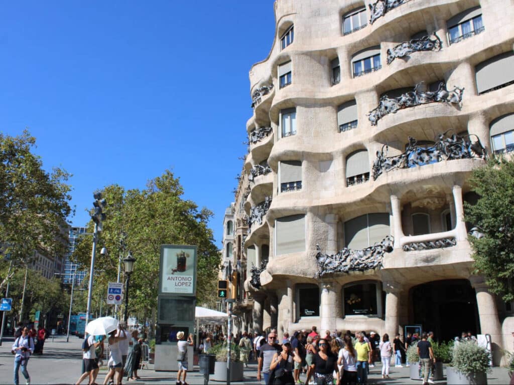 Clear blue sky over the La Pedrera-Casa Milà