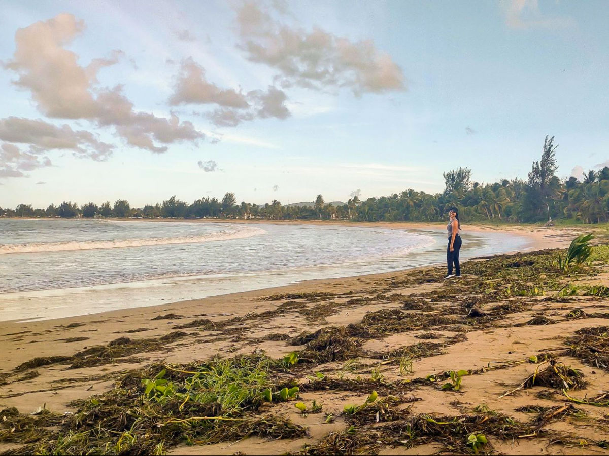 The author Vanessa Ramos posing at the shore surrounded with coconut trees in Las Picuas beach