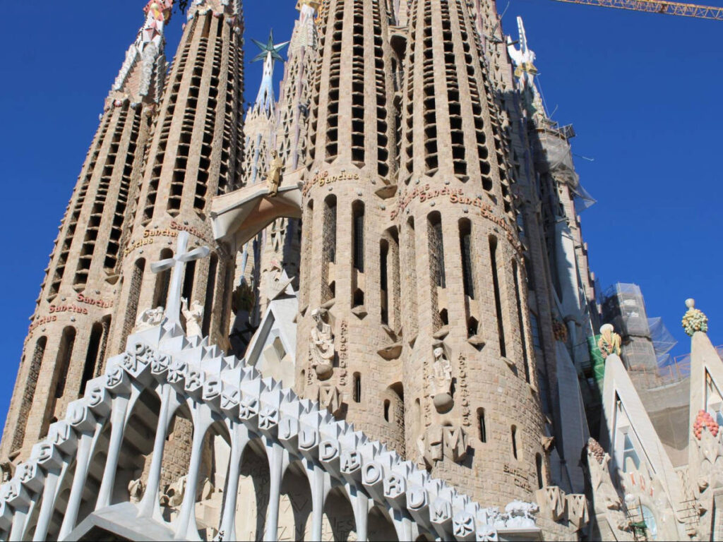 Clear blue sky over the La Sagrada Familia building