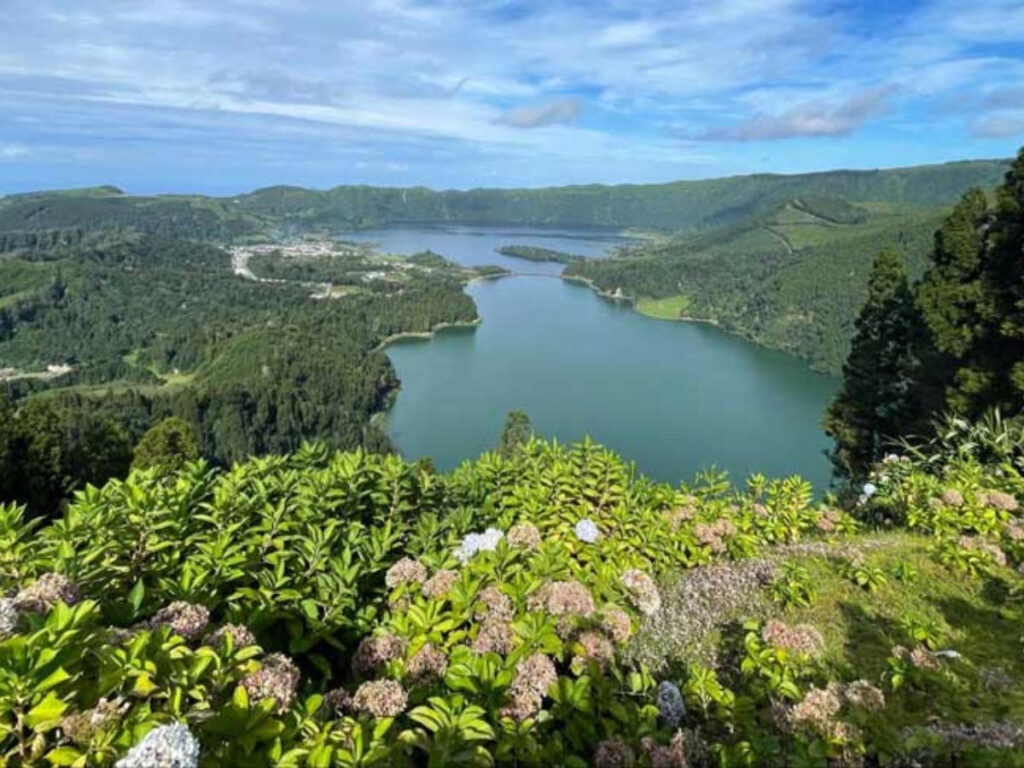 Overlooking view of the Lagoa das Sete Cidades