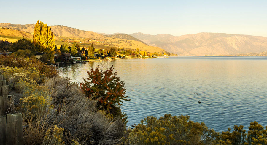 View of the chelan lake and the beautiful sunrise