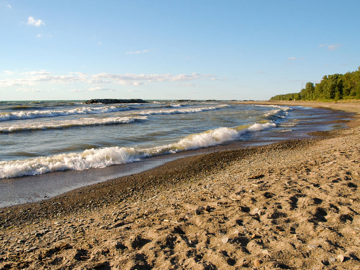 Clear blue sky over the Lake Erie