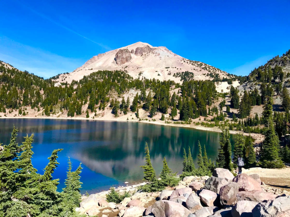 A picturesque view at Lake Helen in Lassen National Park