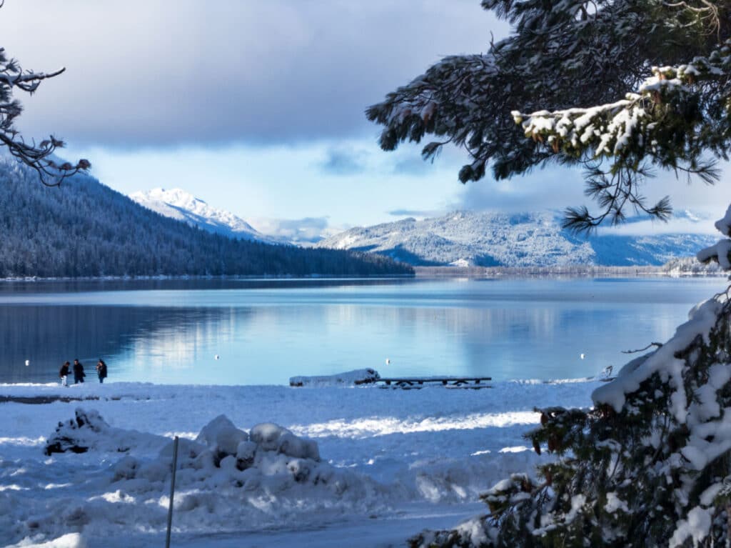 Tourists at the Lake Wenatchee in winter