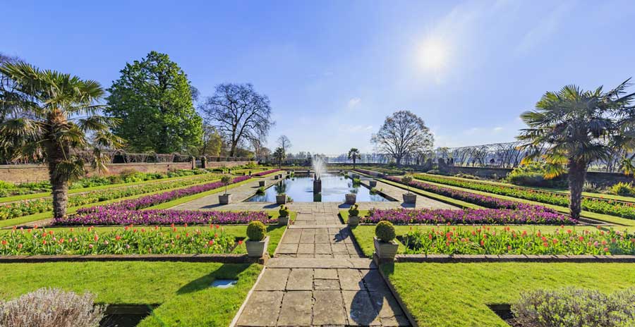 A beautiful landscape outside of Kensington Palace