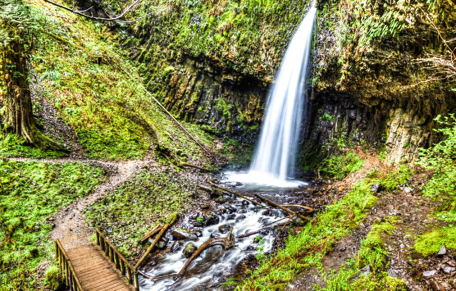 View of the bridge near the Latourell Falls
