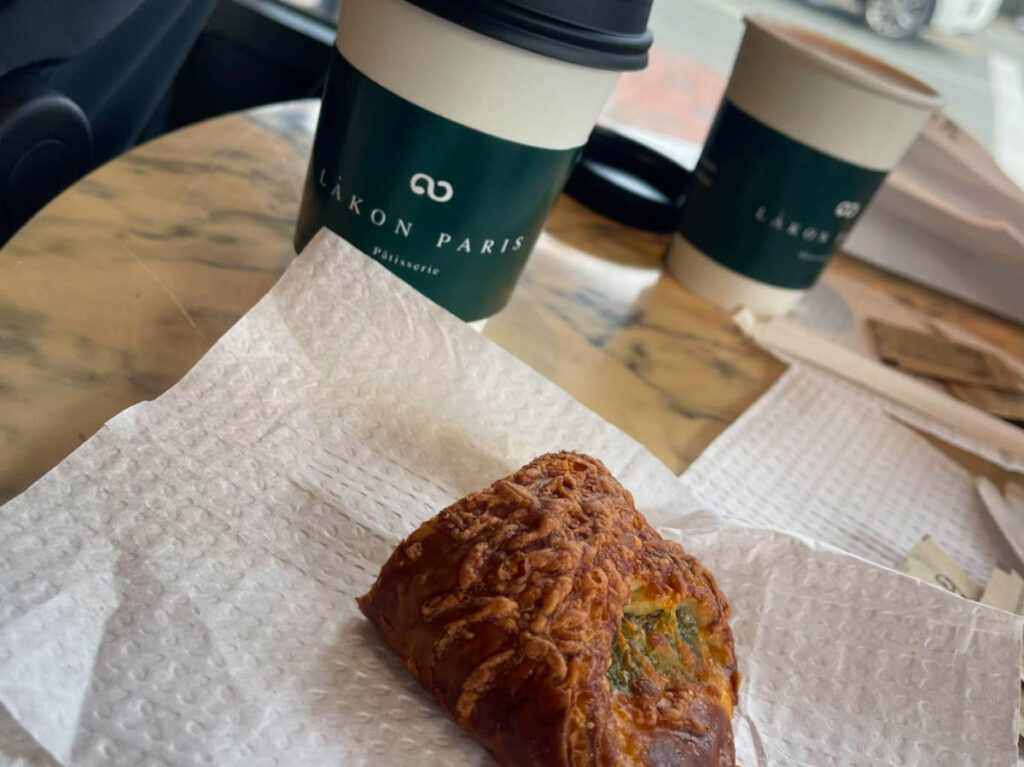 View of the Lattes and croissant from Lakon Paris Pâtisserie