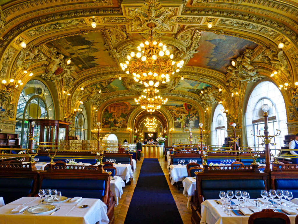View of the fancy interior of Le Train Bleu