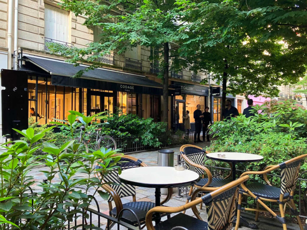 The sheltered terrace of Le Trésor