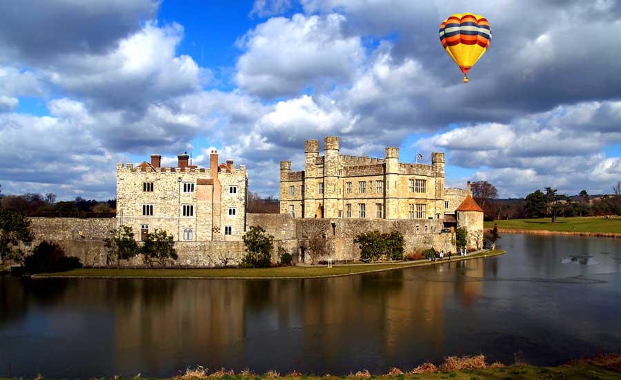 A colorful hot air balloon over the Leeds Castle