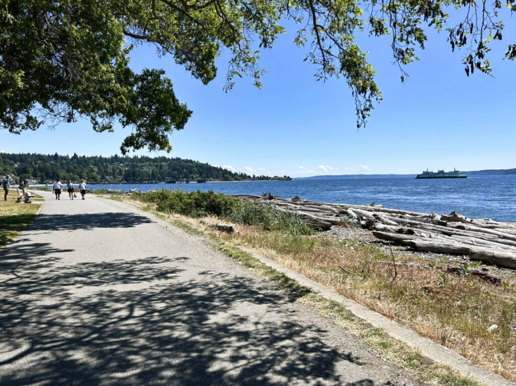 View of the waterfront walking path of Lincoln Park
