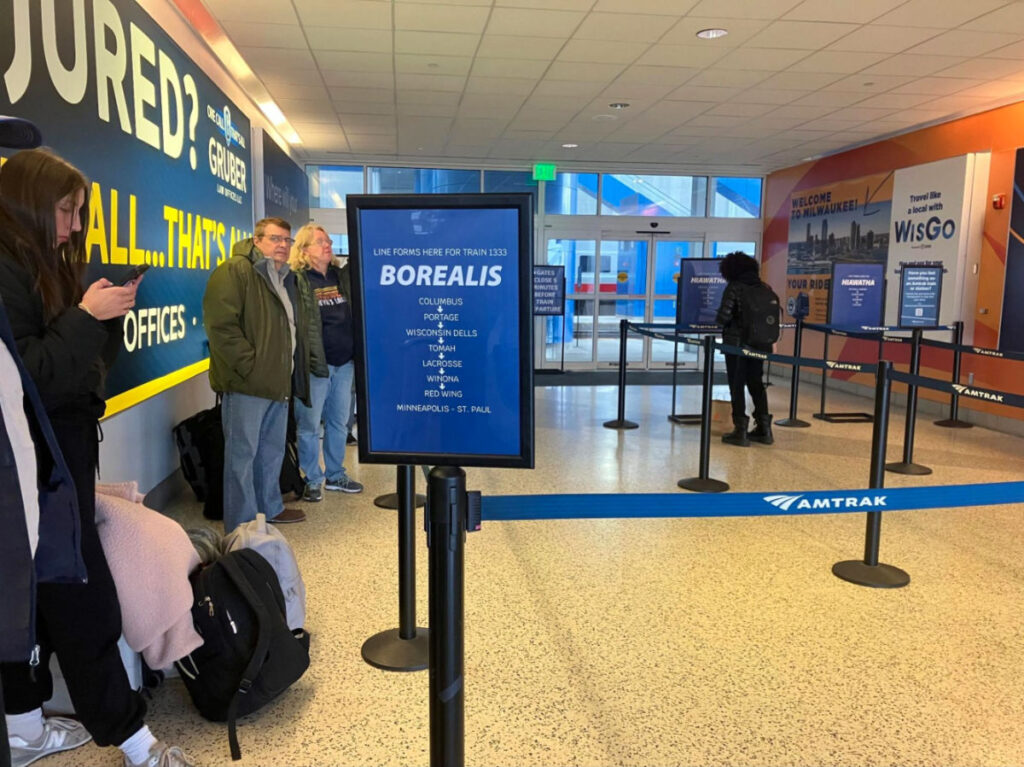 View of the line for the Borealis
