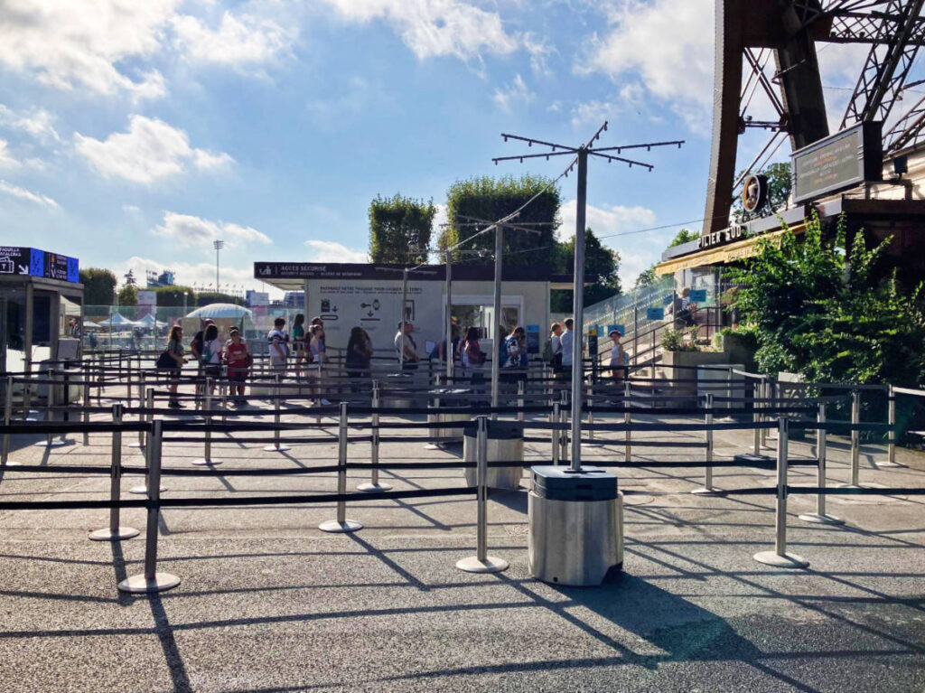 A short line of people at the Eiffel Tower