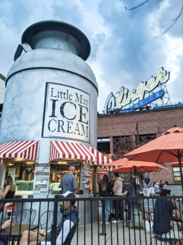 View of the crowd at the Little Man Ice Cream shop