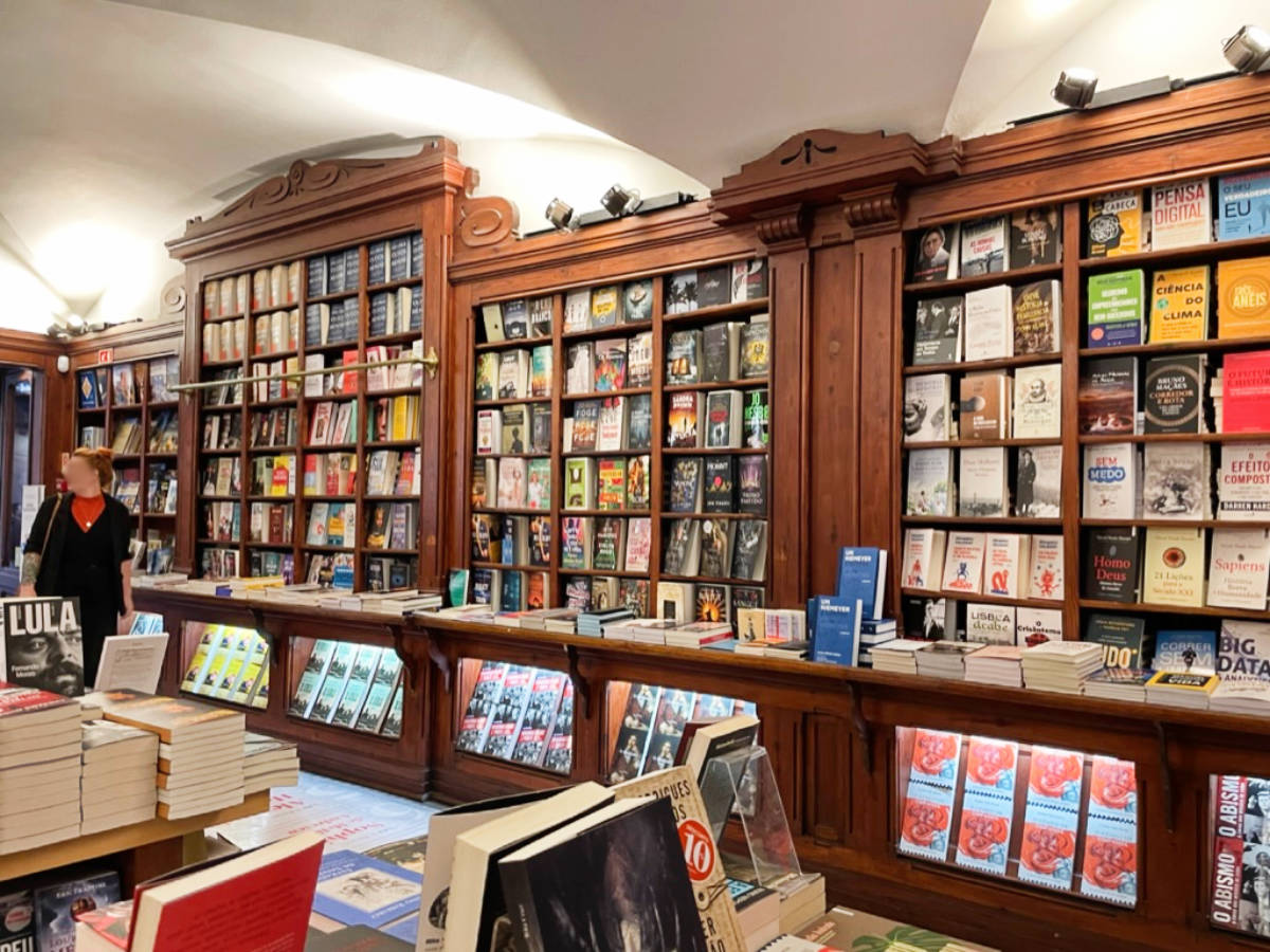 View inside the Livraria Bertrand