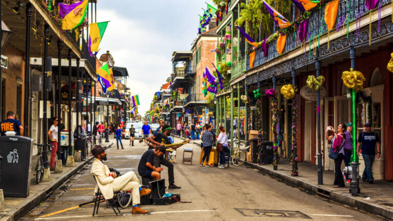 The crowd enjoying the local jazz band performing at the French Quarter during Mardi Gras