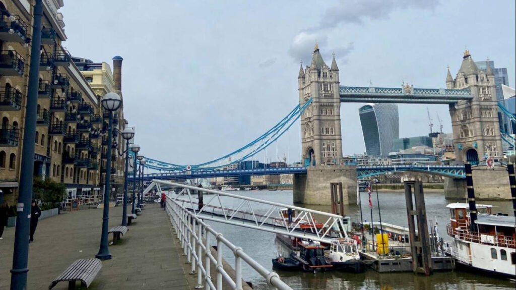 View of the famous London Bridge