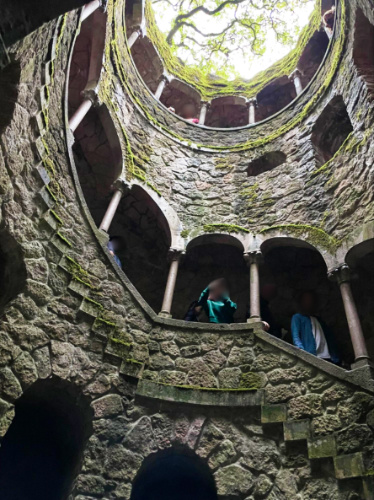 Perspective view of the Initiation Well with the people wandering around