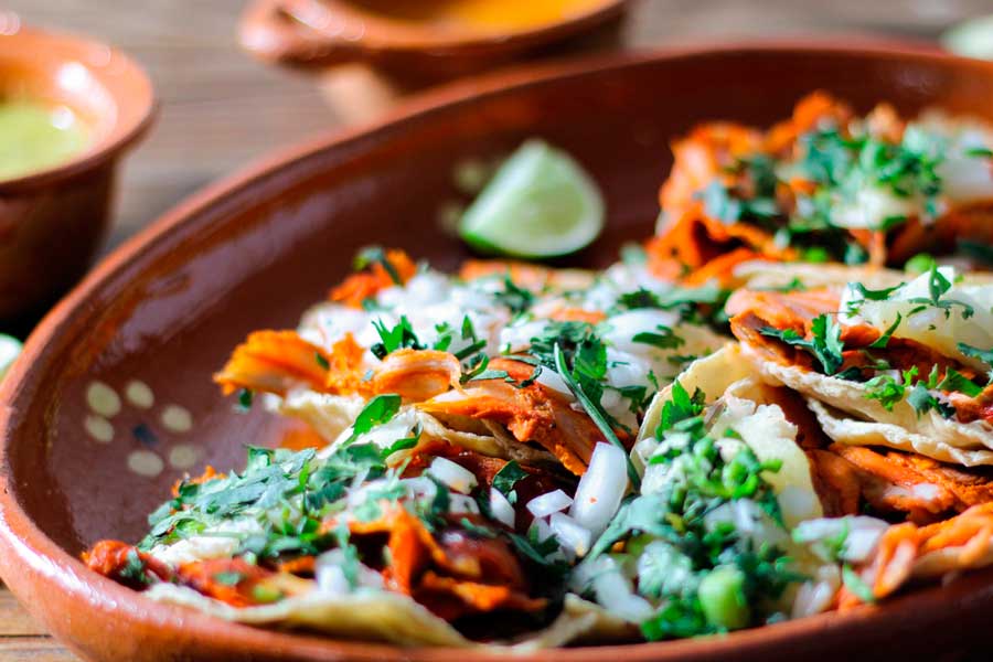 A plate of Mexican tacos in Los Especiales