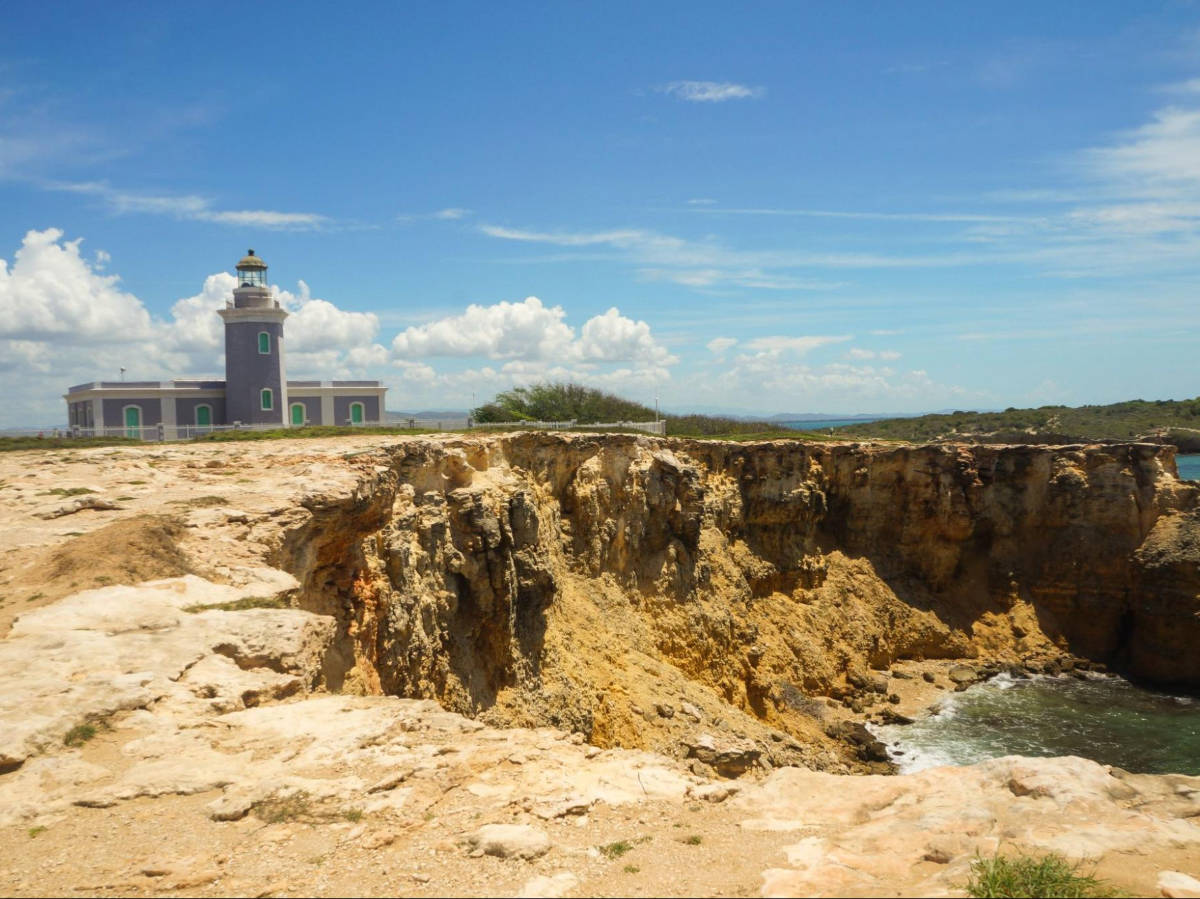 Scenic view of the Los Morillos Lighthouse near the cliffside