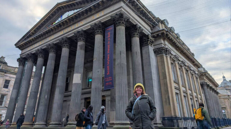 The author Louise posing in front of the Glasgow’s Gallery of Modern Art