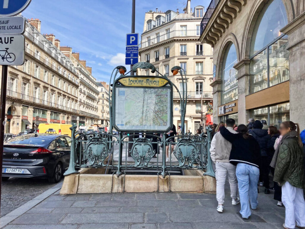 View of the entrance going to Louvre-Rivoli Métro station