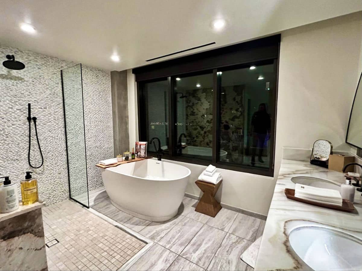 View of the spacious and luxurious bathroom of Thompson Denver hotel