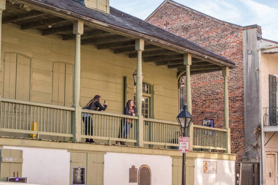 Two women taking a picture at the balcony of Madame John’s Legacy