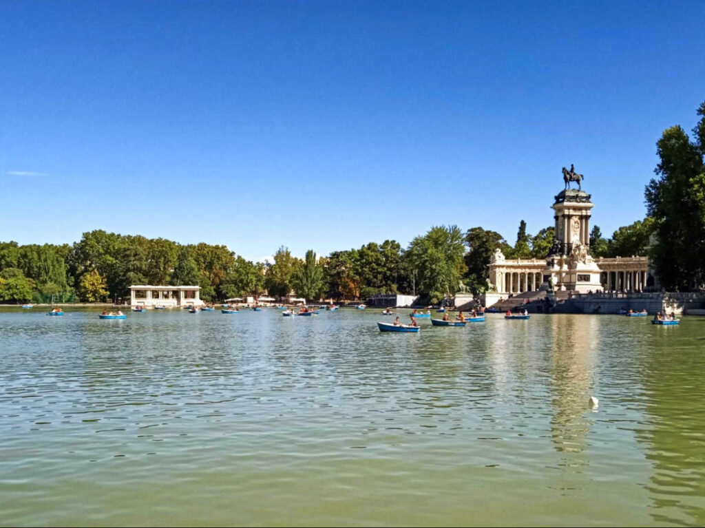People boating around the Retiro Park
