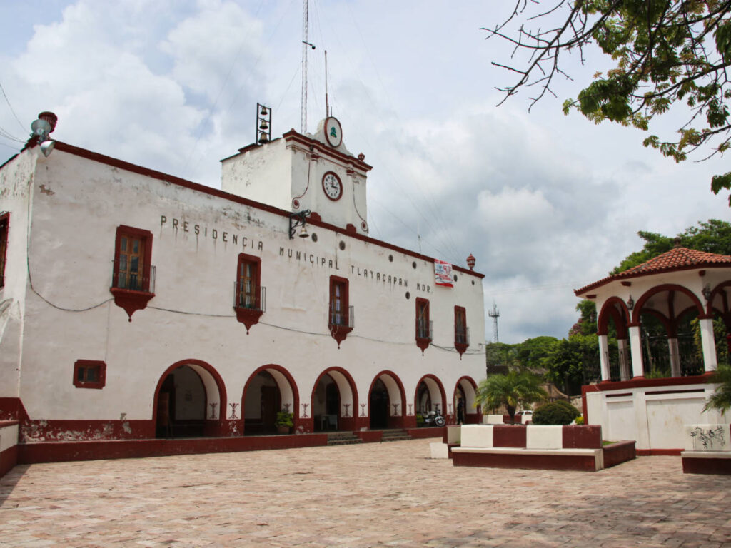 Exterior view of the main government building of Tlayacapan