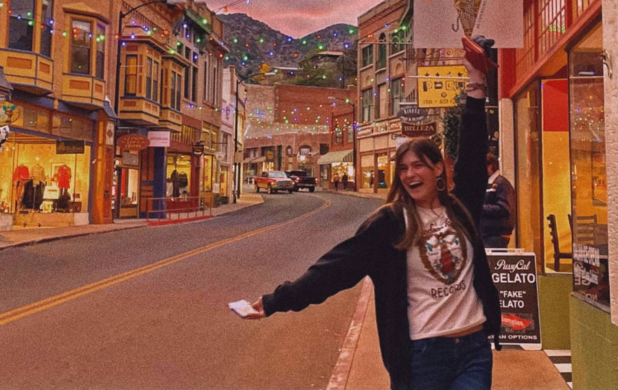 The author posing for a photo at the main street of Bisbee in Arizona