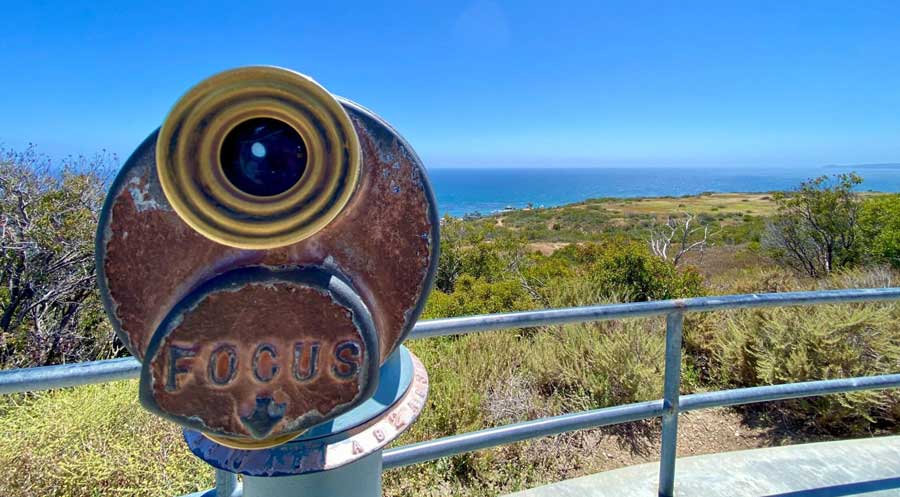 A telescope to admire the view in Malibu Bluffs Park